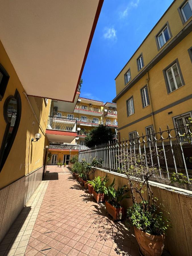 Апартаменти Renza House Chiaia Неаполь Екстер'єр фото